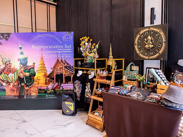 Pad Thai Restaurant & Khon Gallery