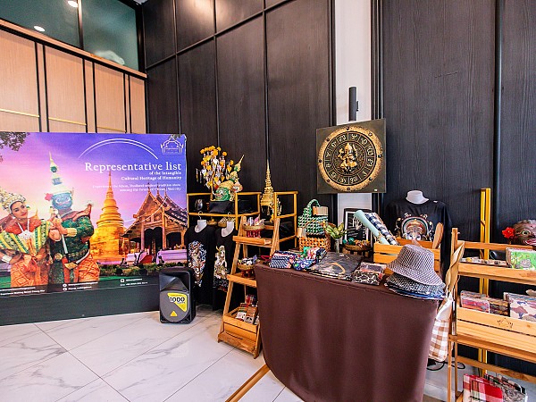 Pad Thai Restaurant & Khon Gallery